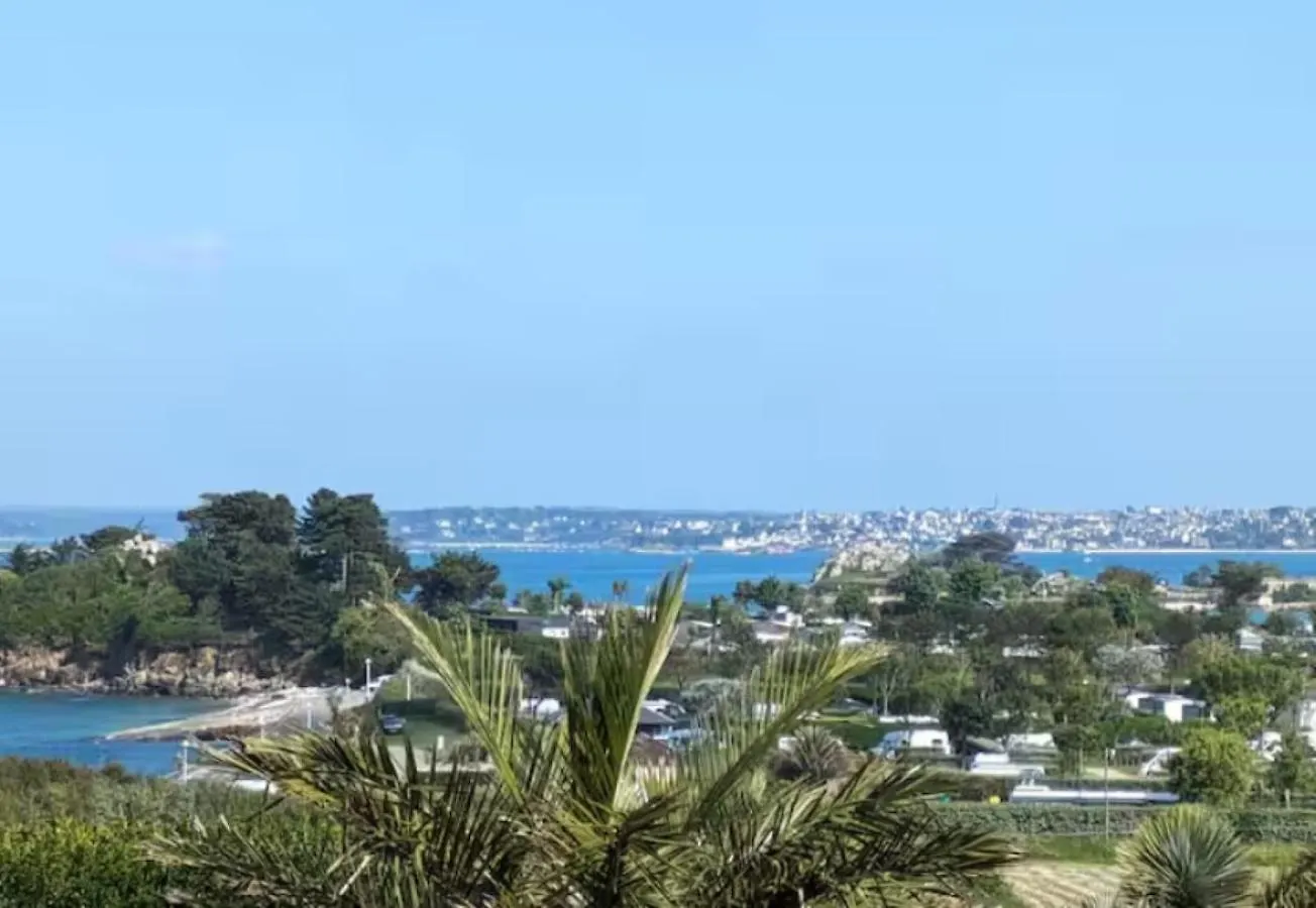 La Maree Haute - Vue Mer Imprenable Saint-Pol-de-Léon 0*,  فرنسا